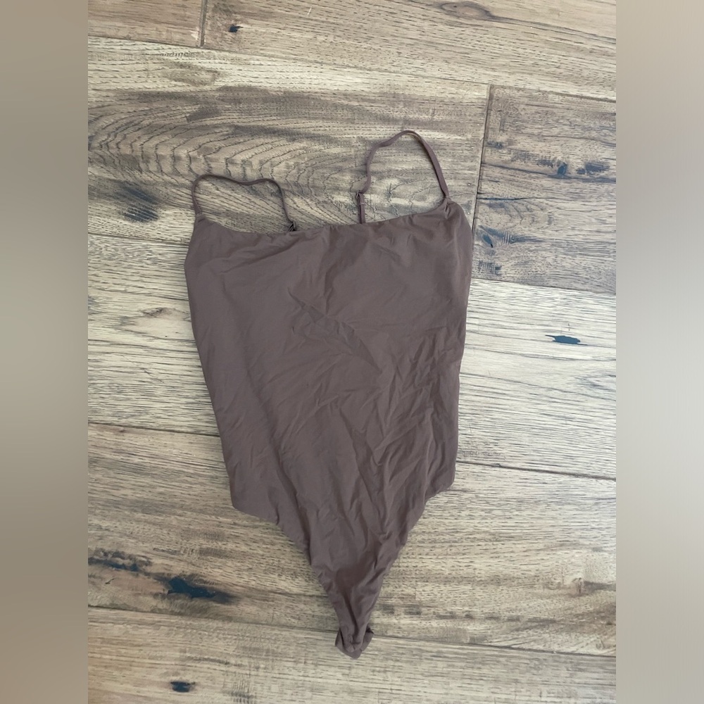 Skims brown bodysuit!